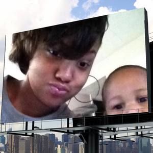 Meet your Posher, Kenisiya